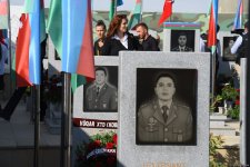 Азербайджанский народ чтит память шехидов Отечественной войны (ФОТО)