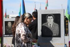Азербайджанский народ чтит память шехидов Отечественной войны (ФОТО)