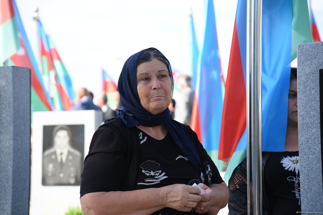 Азербайджанский народ чтит память шехидов Отечественной войны (ФОТО)
