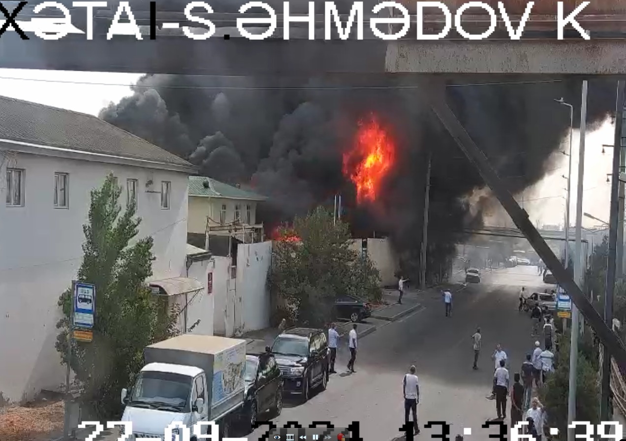 Потушен пожар в цехе по производству красок в Баку (ВИДЕО/ФОТО)