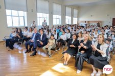 Nar meets with students with special needs as part of International Sign Language week (PHOTO)