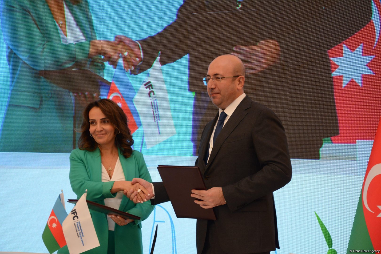 Azerbaijan's State Committee on Urban Planning and Architecture signs MoU with IFC (PHOTO)