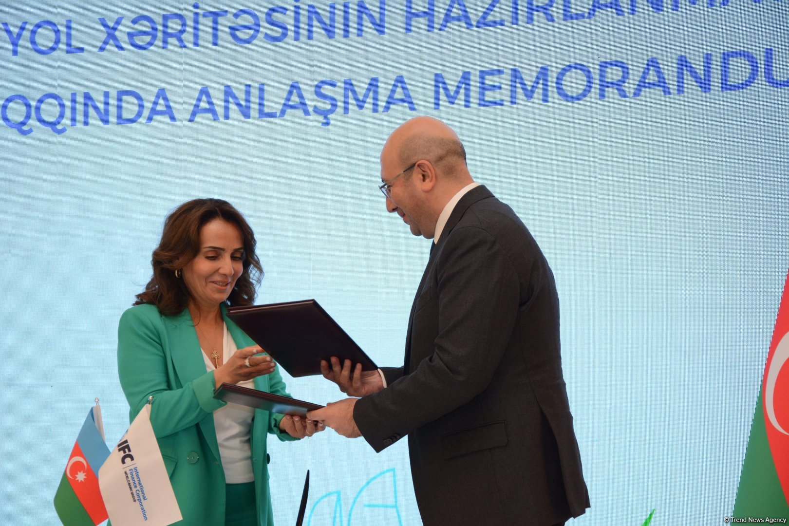 Azerbaijan's State Committee on Urban Planning and Architecture signs MoU with IFC (PHOTO)