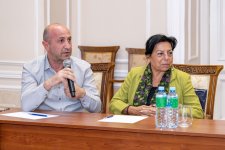 От реализма до абстракции и сюрреализма - в Баку представлены произведения биеннале "Хазар" (ФОТО)