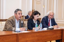 От реализма до абстракции и сюрреализма - в Баку представлены произведения биеннале "Хазар" (ФОТО)
