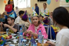 Фонд Гейдара Алиева организовал празднества в детских домах (ФОТО)