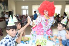 Фонд Гейдара Алиева организовал празднества в детских домах (ФОТО)