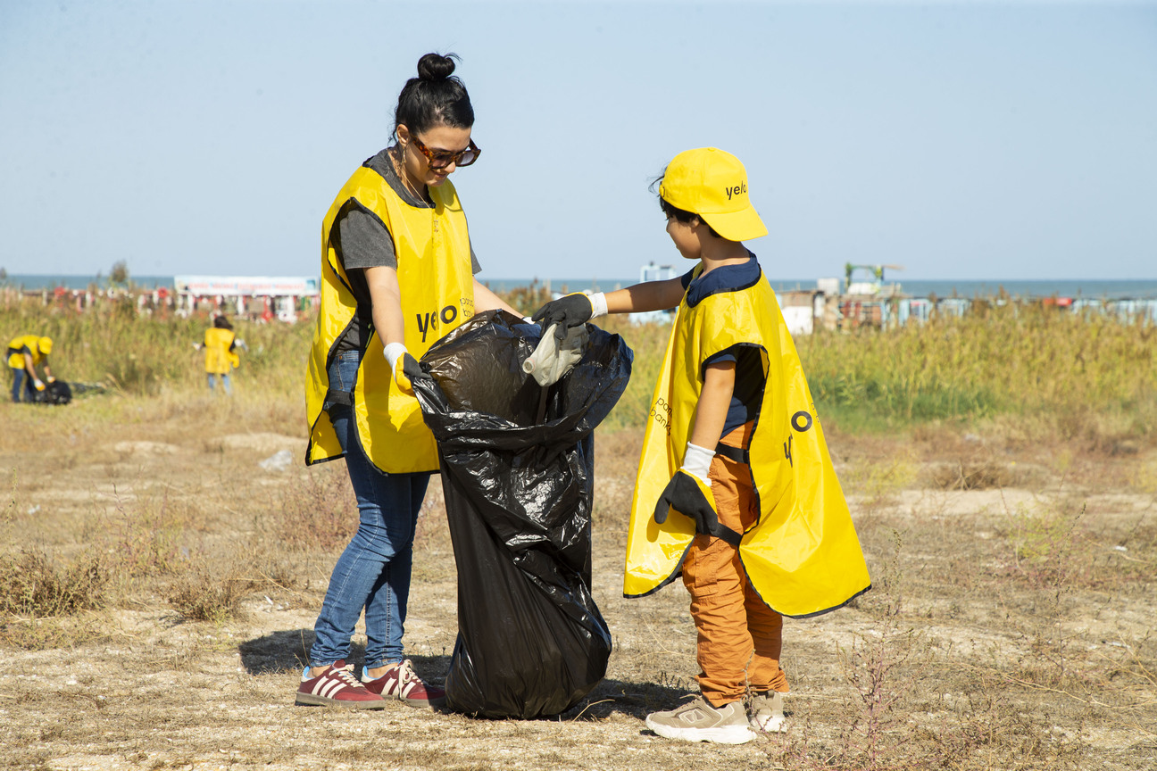 Yelo Bank’s "Bright Shores" initiative cleans up Novkhani coastline (PHOTO)