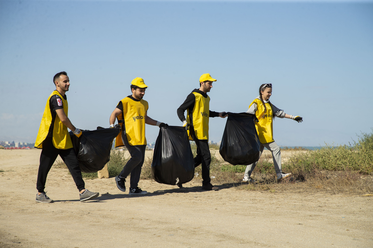 Yelo Bank’s "Bright Shores" initiative cleans up Novkhani coastline (PHOTO)