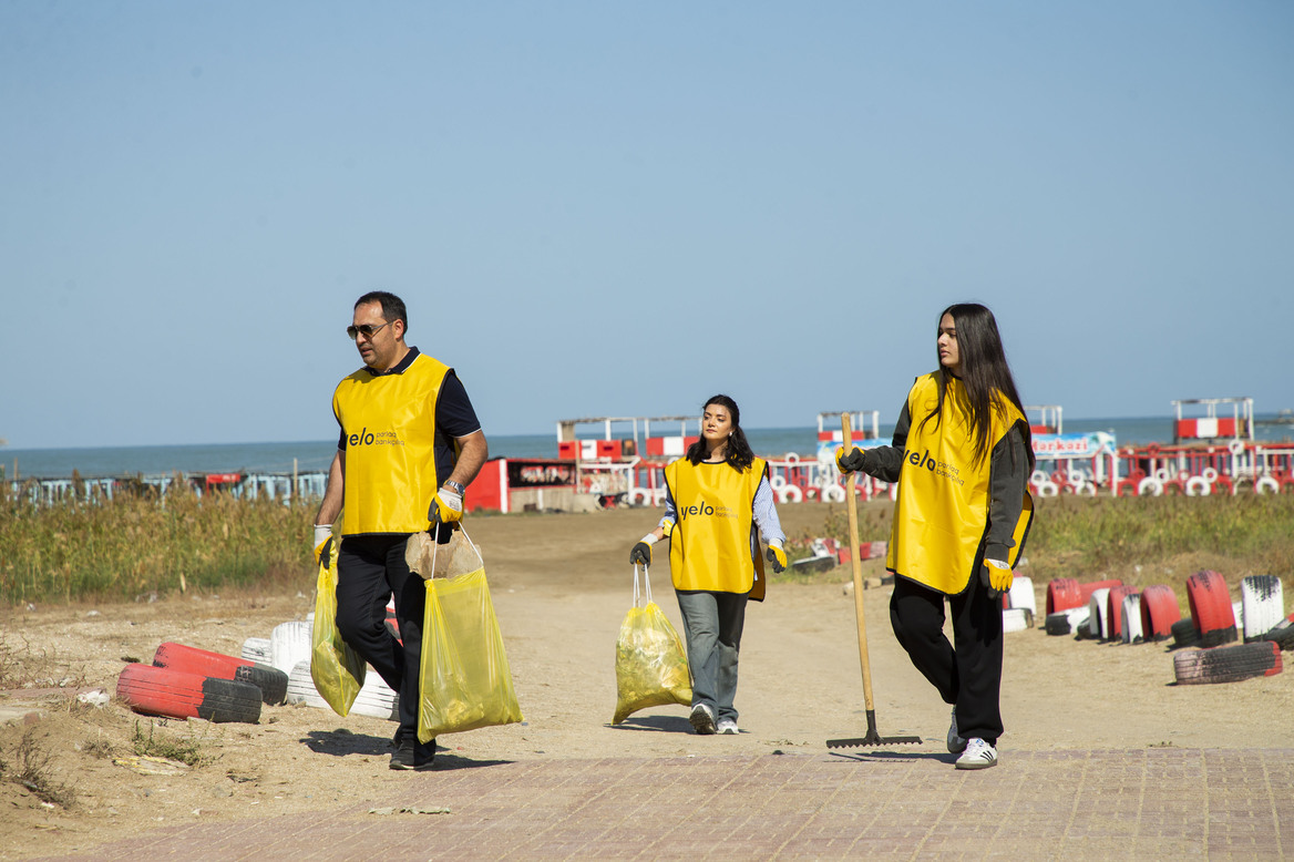 Yelo Bank’s "Bright Shores" initiative cleans up Novkhani coastline (PHOTO)