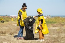 Yelo Bank’s "Bright Shores" initiative cleans up Novkhani coastline (PHOTO)
