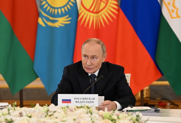 Владимир Путин выразил соболезнования семьям погибших в связи с крушением самолета AZAL в Актау