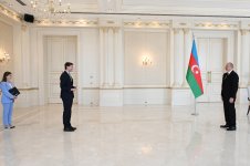 Президент Ильхам Алиев принял верительные грамоты новоназначенного посла Бельгии в Азербайджане (ФОТО/ВИДЕО)