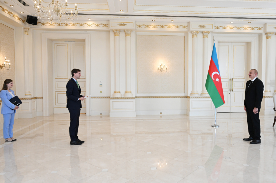 Президент Ильхам Алиев принял верительные грамоты новоназначенного посла Бельгии в Азербайджане (ФОТО/ВИДЕО)