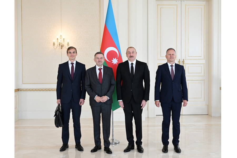 Президент Ильхам Алиев принял верительные грамоты новоназначенного посла Дании в Азербайджане (ФОТО/ВИДЕО)