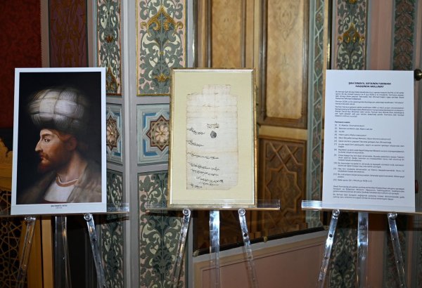 В Баку представлен приобретенный на аукционе Christie's указ 1508 года Шаха Исмаила Хатаи (ФОТО)