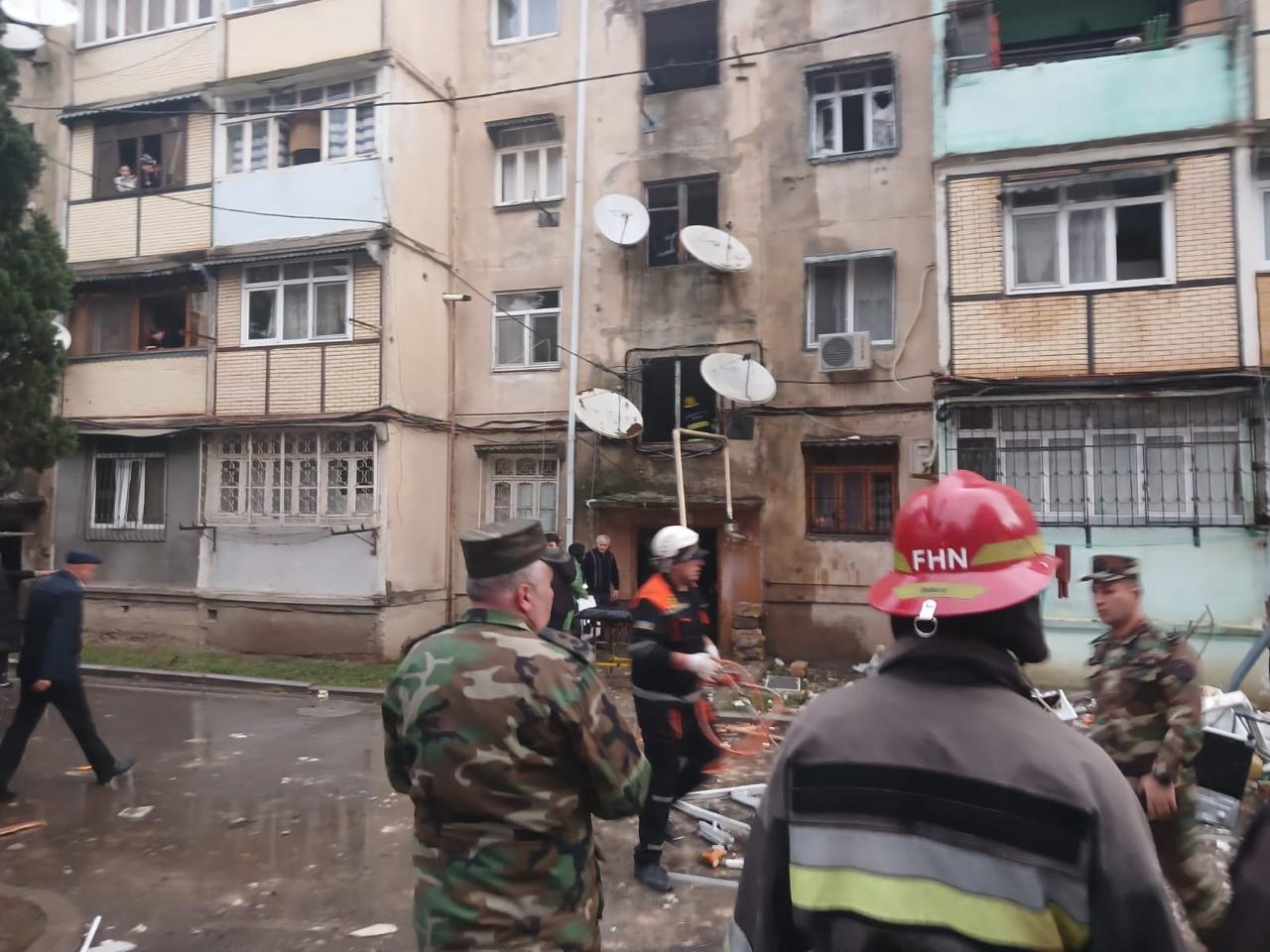 В Гяндже произошел взрыв в жилом доме, погибли два человека (ФОТО/ВИДЕО)