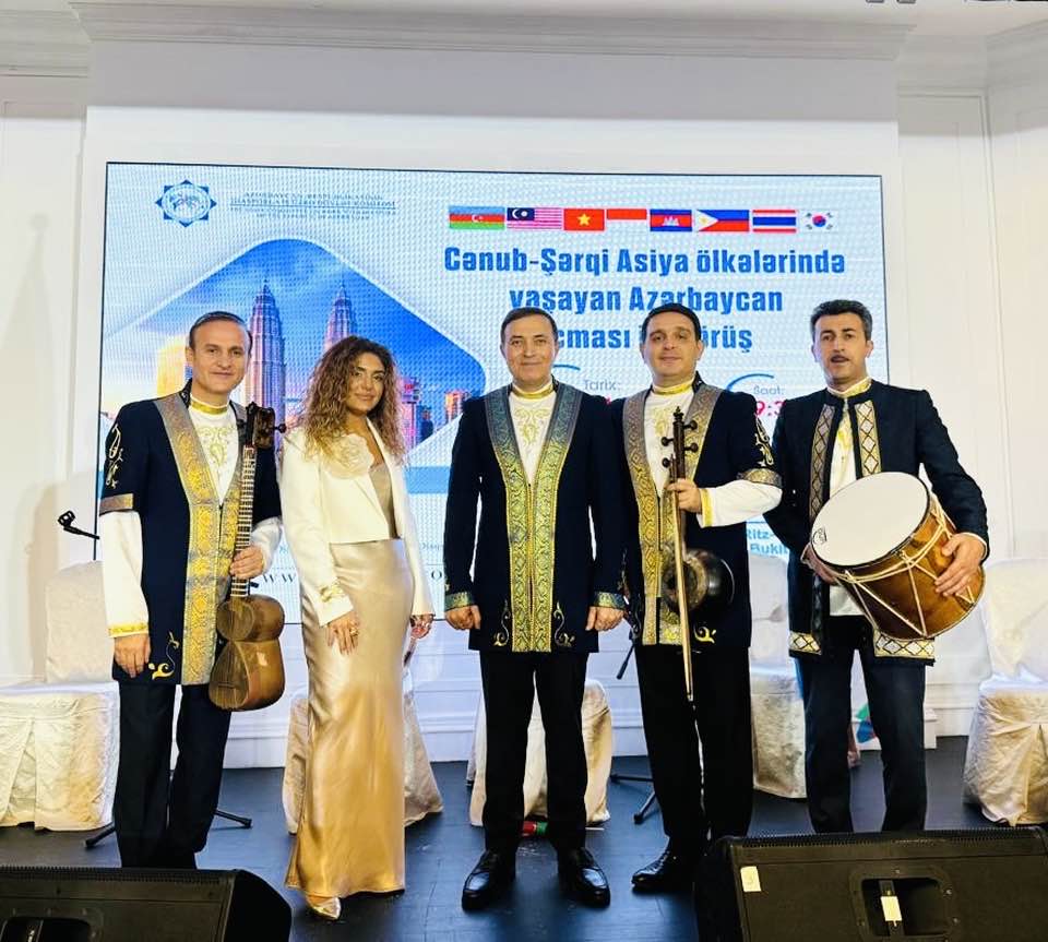 Древняя музыкальная культура Азербайджана представлена в Малайзии и Сингапуре (ФОТО)