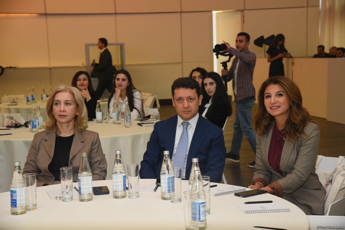 В Баку организован семинар на тему "Понимание и анализ отчетов ESG" (ФОТО)