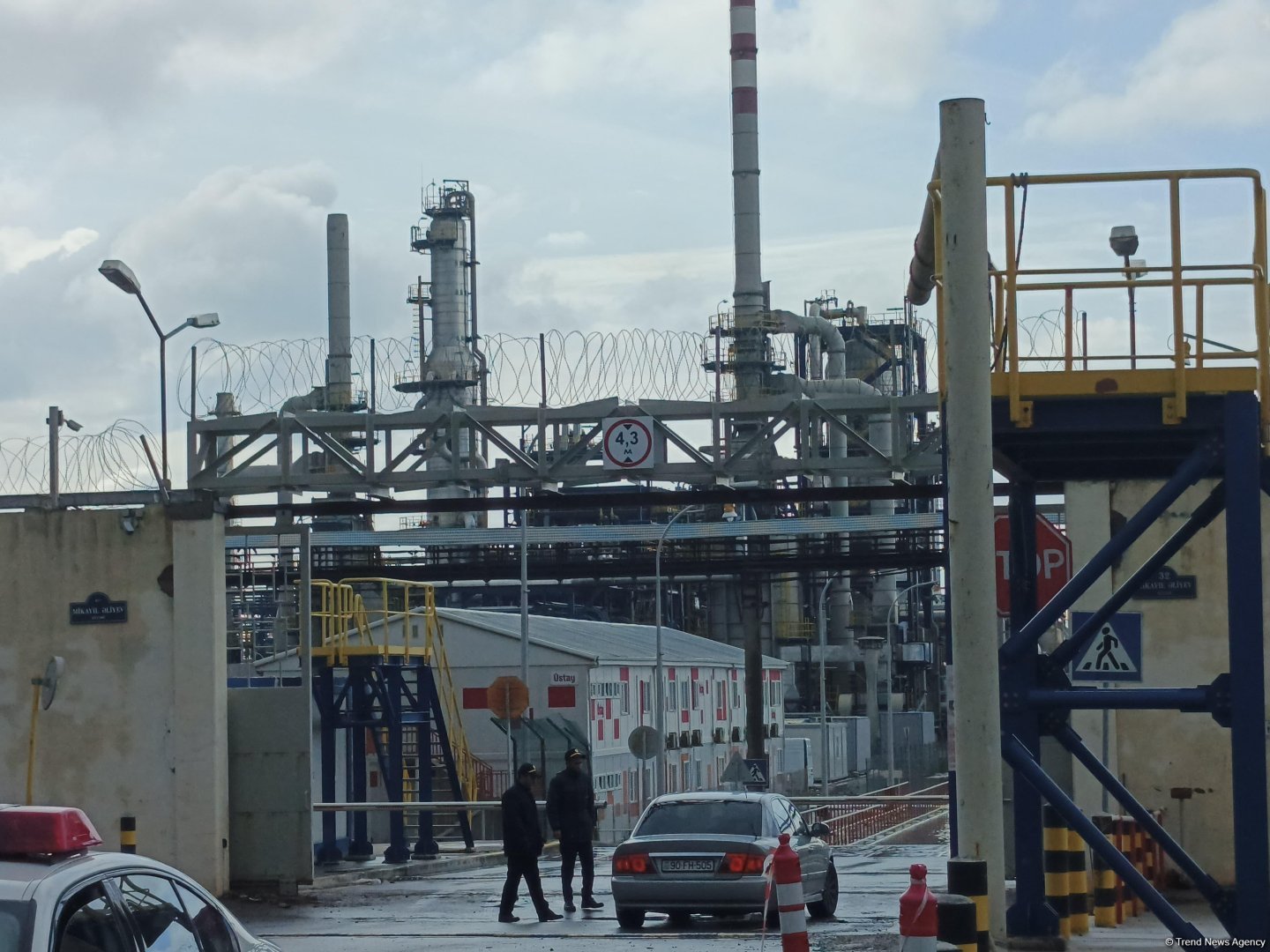 Fire breaks out at oil refinery in Azerbaijan's Baku (VIDEO)