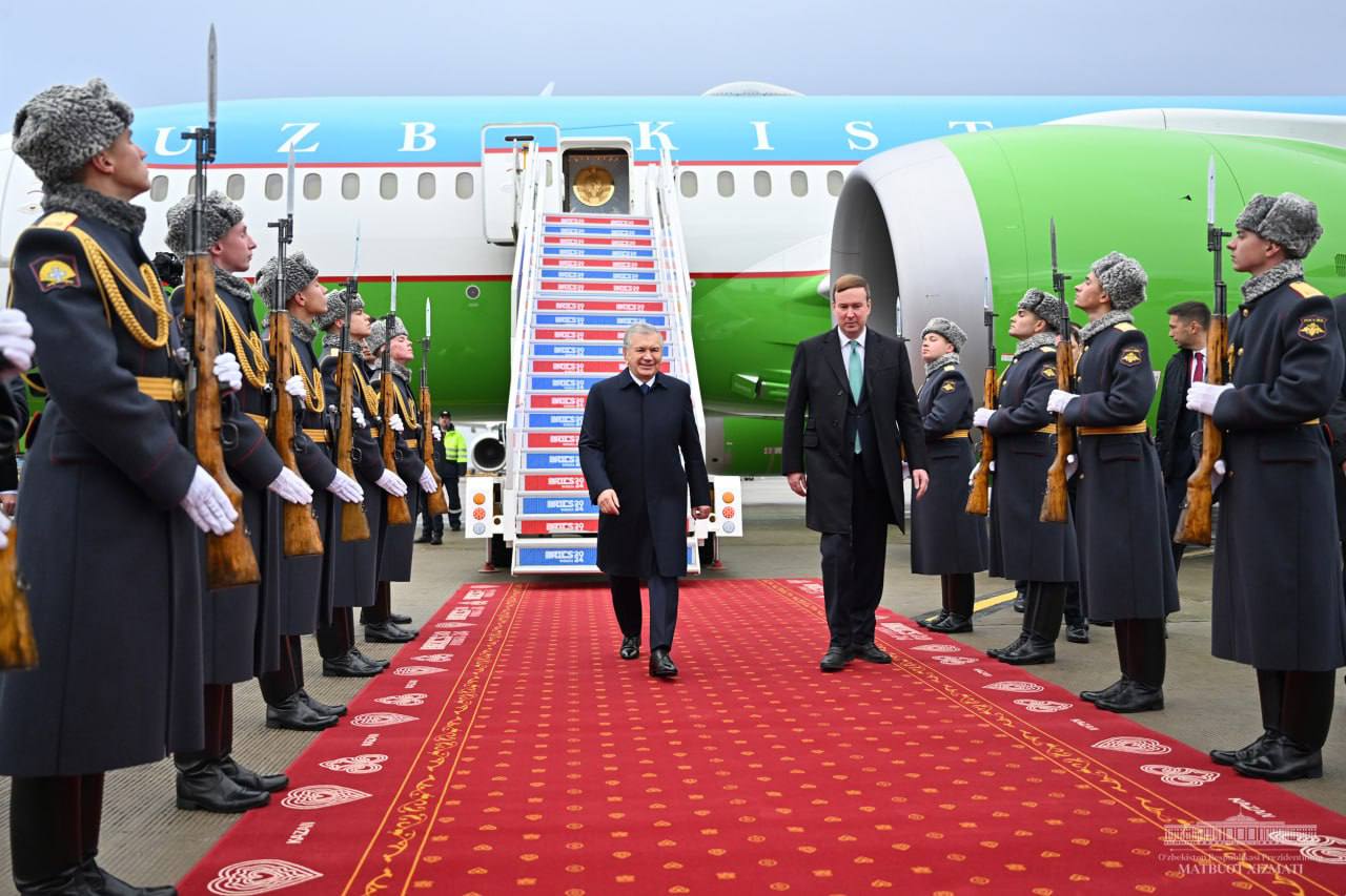 Президент Узбекистана прибыл в Казань для участия в саммите БРИКС