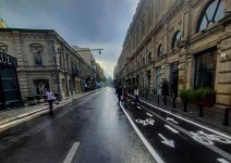 В Баку на улице Азиза Алиева проложены велосипедные дорожки (ФОТО)