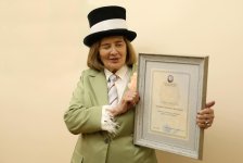 Министр культуры Азербайджана наградил Людмилу Духовную за многолетний вклад в развитие искусства (ФОТО)