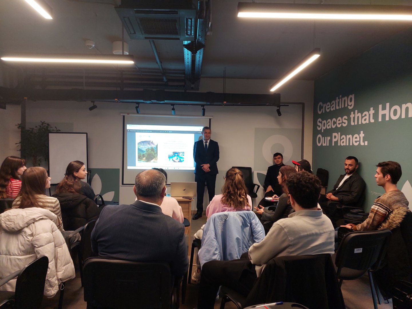 Azerbaijan trains volunteers to assist radio frequency team at COP29 (PHOTO)