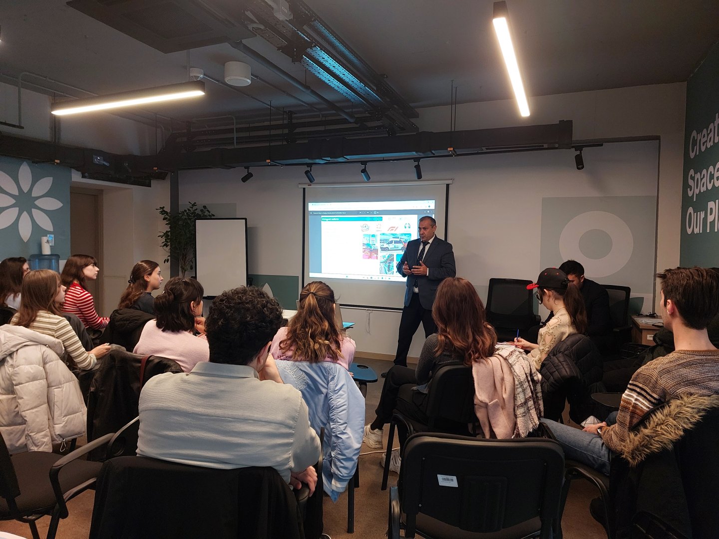 Azerbaijan trains volunteers to assist radio frequency team at COP29 (PHOTO)