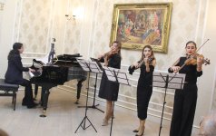 Когда надежда творит чудеса… Очарование экспозиции работ Сакины З.Багировой под классическую музыку (ФОТО)