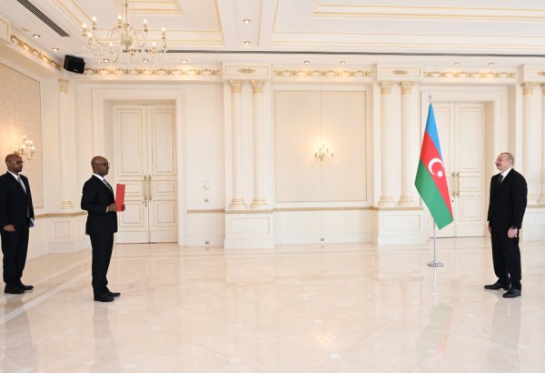 President Ilham Aliyev accepts credentials of incoming ambassador of Rwanda to Azerbaijan (PHOTO/VIDEO)