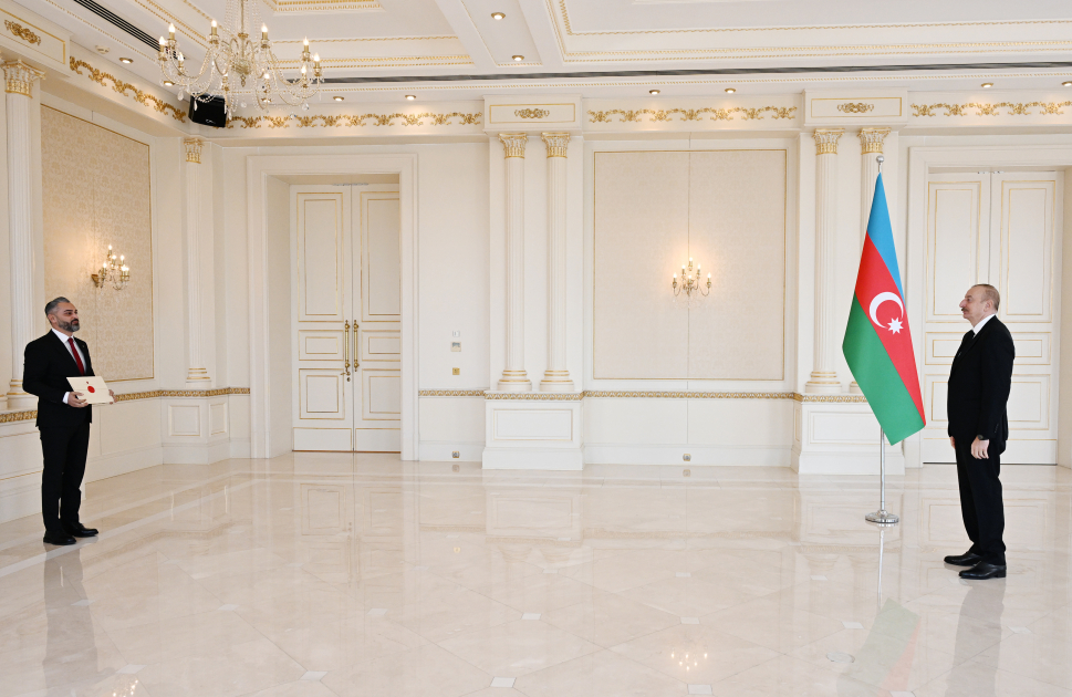 President Ilham Aliyev receives credentials of incoming ambassador of Albania to Azerbaijan (PHOTO/VIDEO)