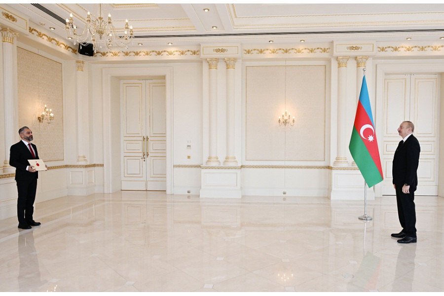 President Ilham Aliyev receives credentials of incoming ambassador of Albania to Azerbaijan (PHOTO/VIDEO)