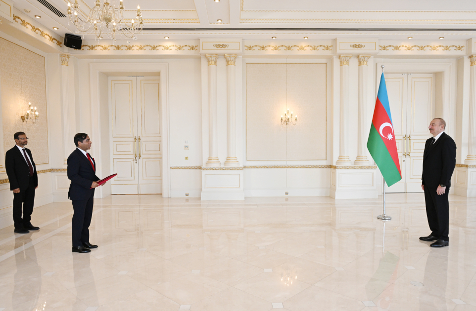 Президент Ильхам Алиев принял верительные грамоты новоназначенного посла Бангладеш в Азербайджане (ФОТО/ВИДЕО)