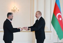 President Ilham Aliyev receives credentials of incoming ambassador of Albania to Azerbaijan (PHOTO/VIDEO)