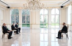 President Ilham Aliyev receives credentials of incoming ambassador of Albania to Azerbaijan (PHOTO/VIDEO)
