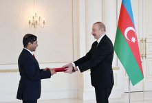 Президент Ильхам Алиев принял верительные грамоты новоназначенного посла Бангладеш в Азербайджане (ФОТО/ВИДЕО)