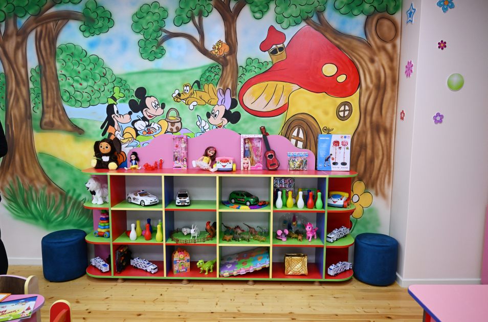 First VP Mehriban Aliyeva and family members inspect conditions created in kindergarten-nursery after renovation in Baku (PHOTO/VIDEO)