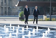Президент Ильхам Алиев ознакомился с условиями, созданными после работ по благоустройству и реконструкции перед Бакинским железнодорожным вокзалом и станцией метро "28 Мая" (ФОТО/ВИДЕО)