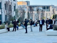 Кадры с территории перед станцией метро «28 Мая» в Баку после реконструкции  (ФОТОРЕПОРТАЖ)