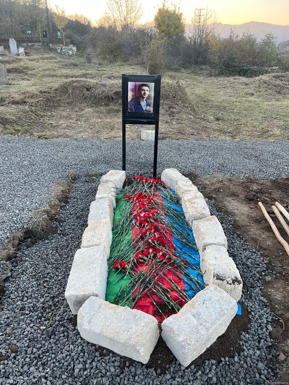 Останки  пропавшего без вести в I Карабахской войне шехида перезахоронены в городе Шуша (ФОТО)