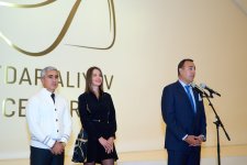 В Центре Гейдара Алиева открылась выставка «Равновесие в природе» Лоренцо Куинна  (ФОТО)