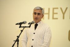 В Центре Гейдара Алиева открылась выставка «Равновесие в природе» Лоренцо Куинна  (ФОТО)