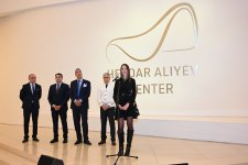 В Центре Гейдара Алиева открылась выставка «Равновесие в природе» Лоренцо Куинна  (ФОТО)