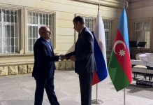 Замдиректора Азербайджанского русского драмтеатра Ильхам Мамедов награжден нагрудным знаком МИД России (ФОТО)