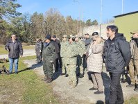 Закир Гасанов ознакомился с боевой техникой в Словакии (ФОТО)