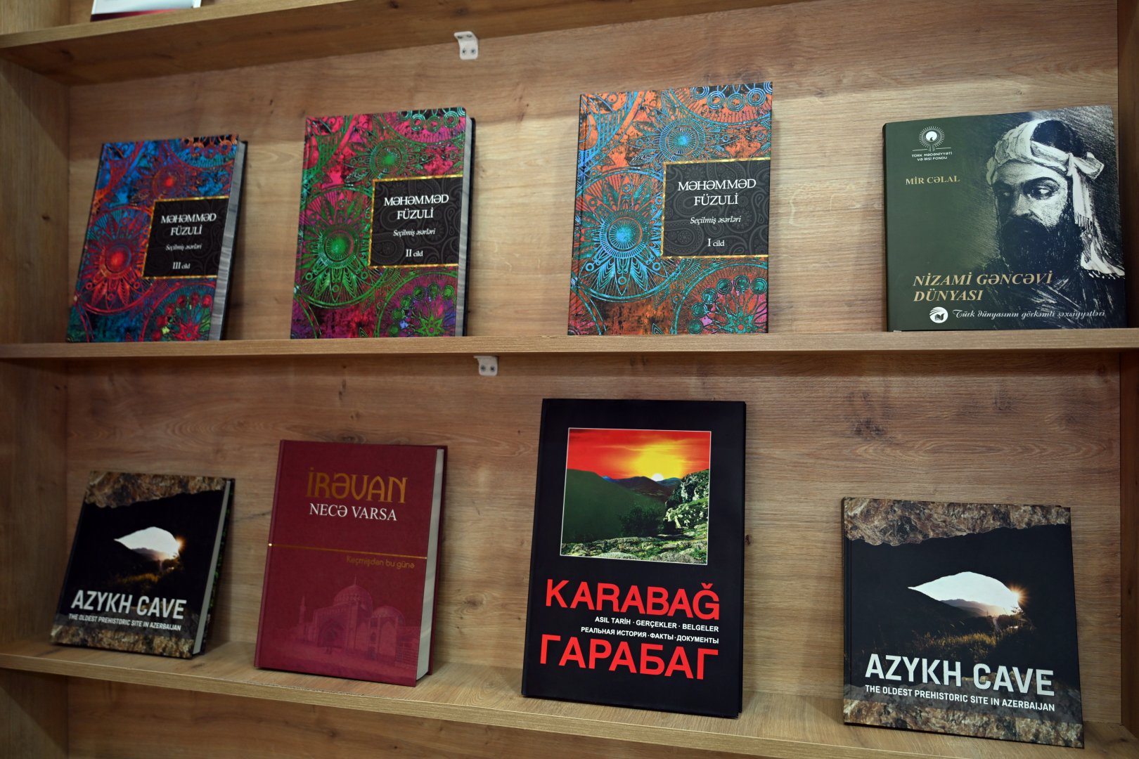 Азербайджан представлен на 41-й Стамбульской международной книжной ярмарке  (ФОТО)