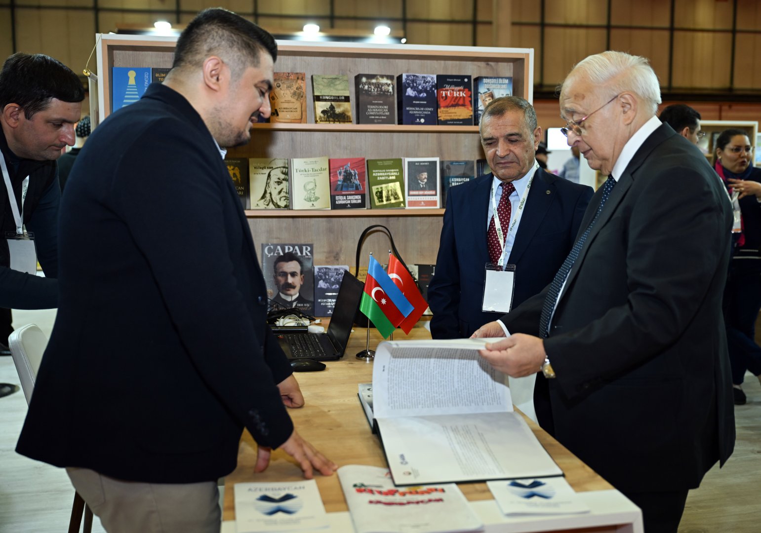Азербайджан представлен на 41-й Стамбульской международной книжной ярмарке  (ФОТО)