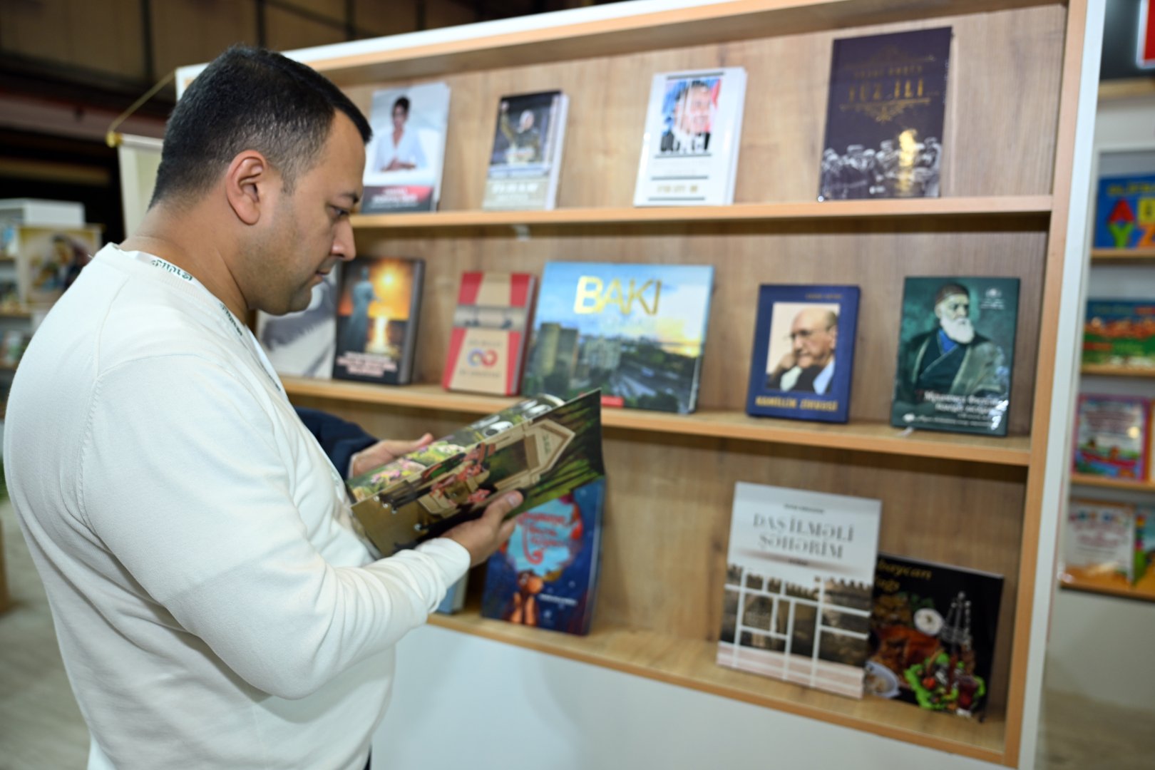 Азербайджан представлен на 41-й Стамбульской международной книжной ярмарке  (ФОТО)