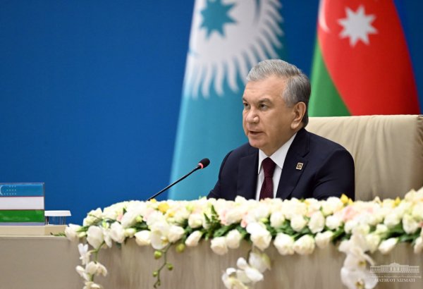 Шавкат Мирзиёев поздравил Президента Ильхама Алиева